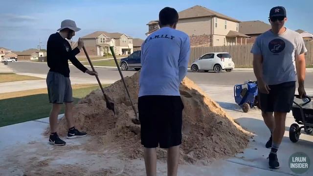 Using SAND to LEVEL Your LAWN | Topdressing for a FLAT Lawn смотреть онлайн