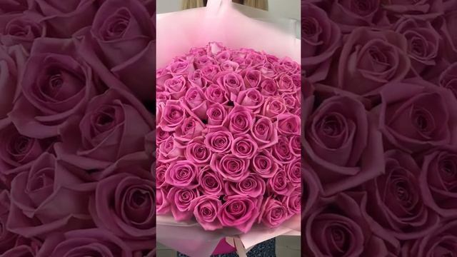 Букет из 101 розовой розы 50 см в современной упаковке Россия смотреть онлайн