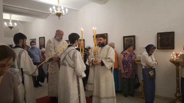 Чтение Евангелия. Литургия с архиереем Пантелеимоном. смотреть онлайн