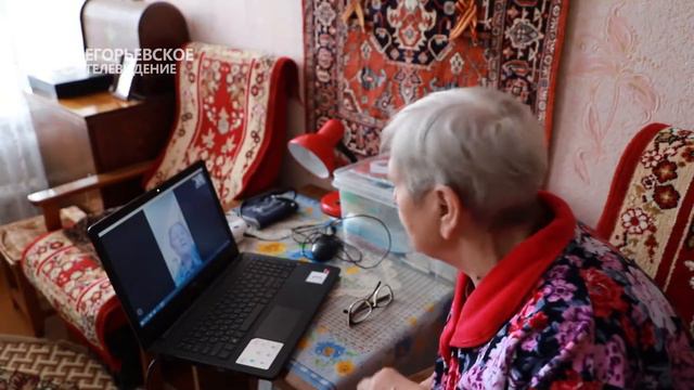 Пенсионеры старше 65-ти лет получают ежемесячную денежную компенсацию в размере тысячи рублей. смотреть онлайн