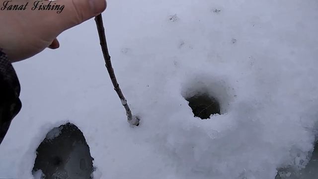 Зимняя рыбалка в хороший денёк. смотреть онлайн