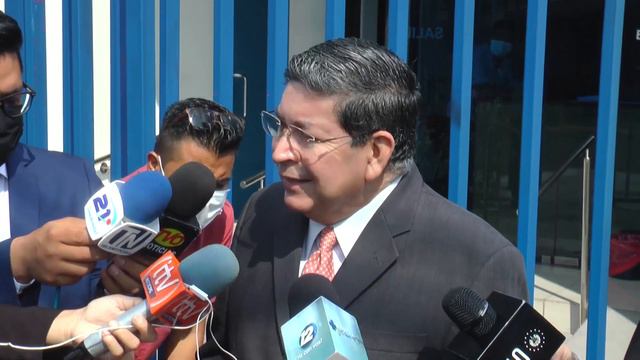 Walter Araujo vuelve a confrontarse judicialmente con la abogada Berta Deleón смотреть онлайн