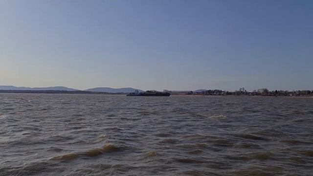Не много света, погрузка и Речной толкач на мелях смотреть онлайн