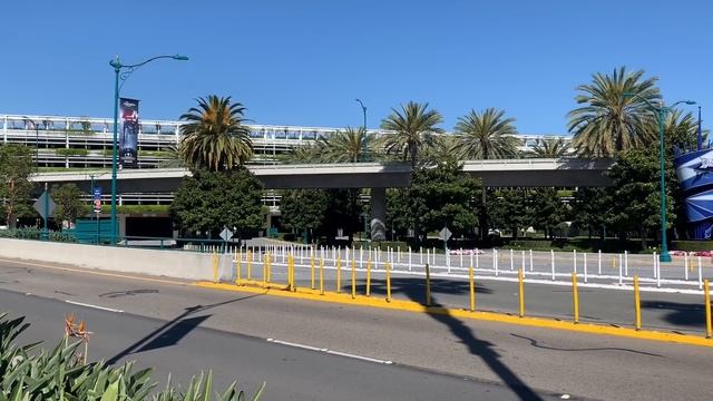 Riding My Bike Around Disneyland - Anaheim Resort & Convention Center After 6 Weeks of Closure смотреть онлайн