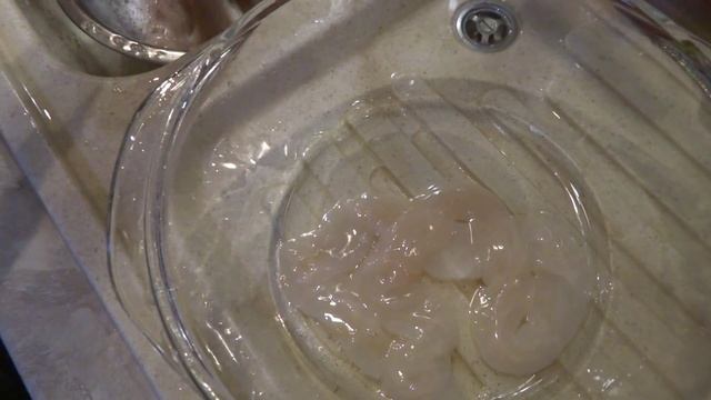 Быстрая чистка говяжьих кишок. Часть 3. Проверка целостности. смотреть онлайн