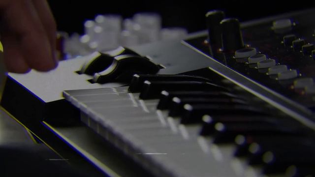 Keeley Electronics Caverns Delay and Reverb - Roland JDXi Synthesizer смотреть онлайн