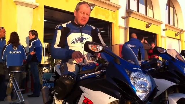 2011 Suzuki GSX-R750 Launch смотреть онлайн