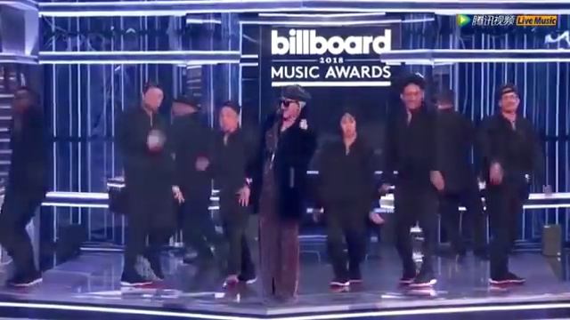 Kelly Clarkson | Billboard Music Awards Opening Medley Performance!