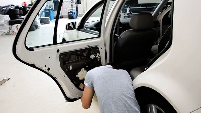 Vw Golf mk4 rear window removal and quarter glass смотреть онлайн
