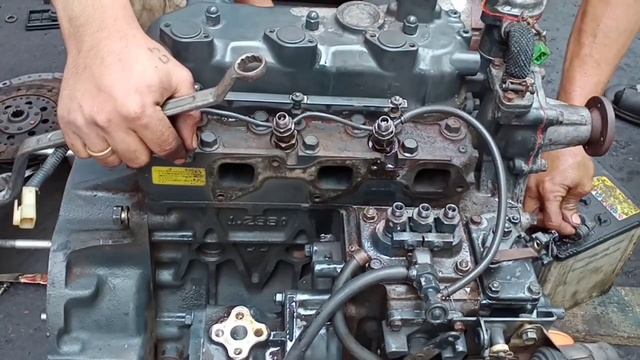 How to bleed Kubota engine and installed injectors KUBOTA D1302-TV смотреть онлайн