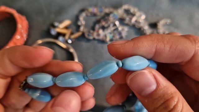 vintage jewelry asmr video soft spoken. Винтажные Украшения Асмр тихий Голос. распаковка часть 2. смотреть онлайн