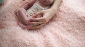 Фотосъемка новорождённого в домашних условиях - как сфотографировать ребенка на пледе