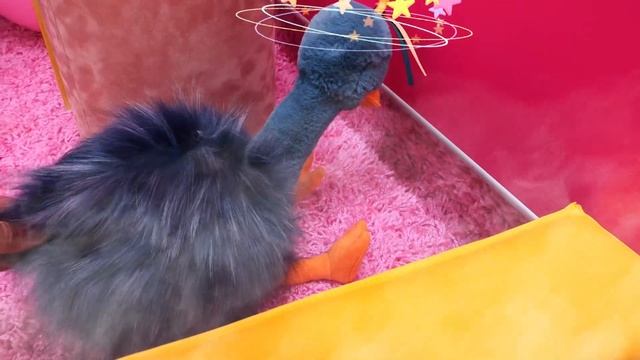 Птицы заболели после пожара! Мягкие игрушки для детей в больничке! Учим птиц и тушим пожар! смотреть онлайн