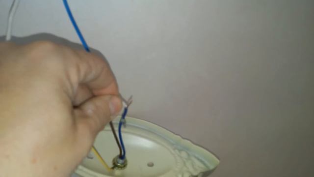 Видео дешёвый китайский сенсорный ёмкостной выключатель для бра (подключение и монтаж) смотреть онлайн