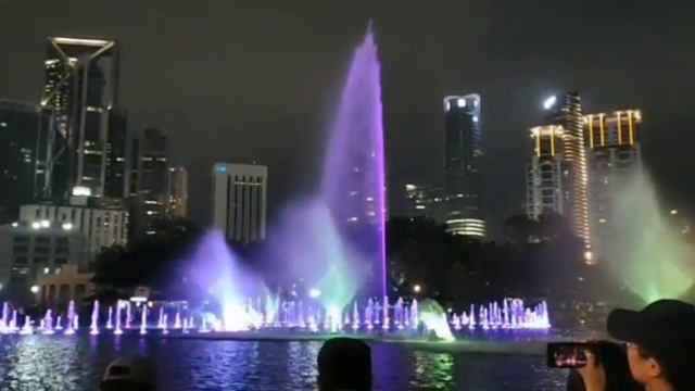 Musicale And Colourful fountain Of Suria KLCC Malaysia смотреть онлайн