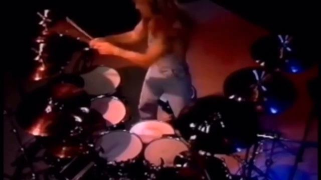 AMAZING DRUM SOLO by Eric Singer смотреть онлайн