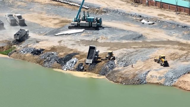 Ep296 Bulldozer Dozer SHANTUI in sand Rock Road skills Land Filling Dump Trucks Unloading Dirt смотреть онлайн
