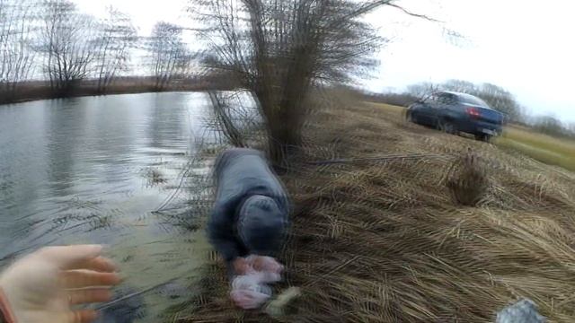РЫБАЛКА на ПОПЛАВОК в АПРЕЛЕ! ЛОВИМ ПЛОТВУ В ПРОВОДКУ! Красивая неизвестная река весной! смотреть онлайн