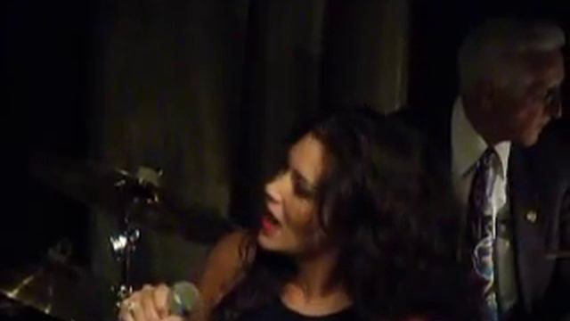 Mandy Barnett, Walkin' the Floor Over You смотреть онлайн