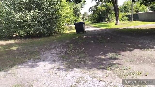 Славянск.04.08.22. В рабочий полдень. Городские будни. смотреть онлайн