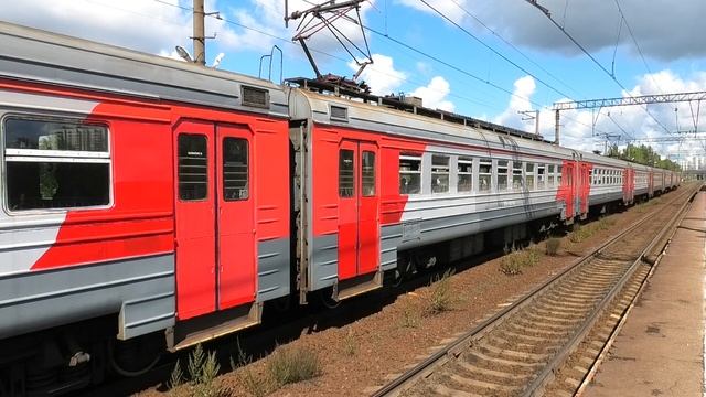 ЭД4МК-0104 сообщением Васкелово — Санкт-Петербург делает остановку на о.п. Новая Охта смотреть онлайн