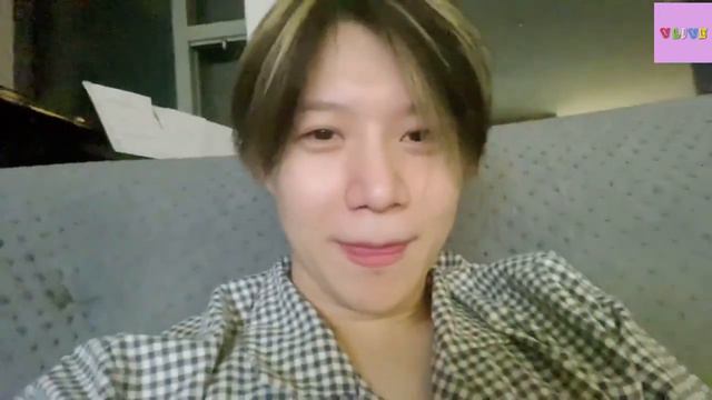 SHINee Taemin VLive | 👐🏻💋 (Eng Sub)