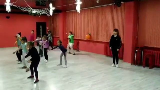 Средняя группа понедельник,среда,пятница в 19:20 ждём вас ! смотреть онлайн