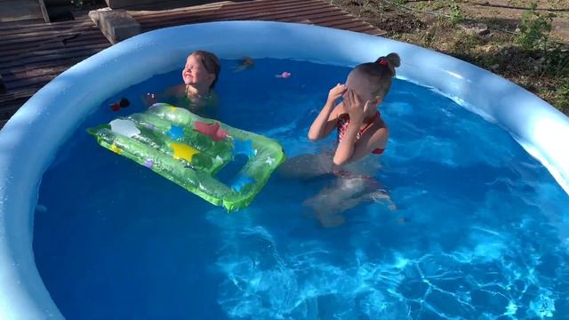 Счастливые дети/ Первое купание в бассейне/ ВЛОГ смотреть онлайн