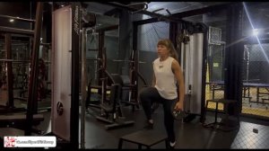 Зашагивания на тумбу с гантелями