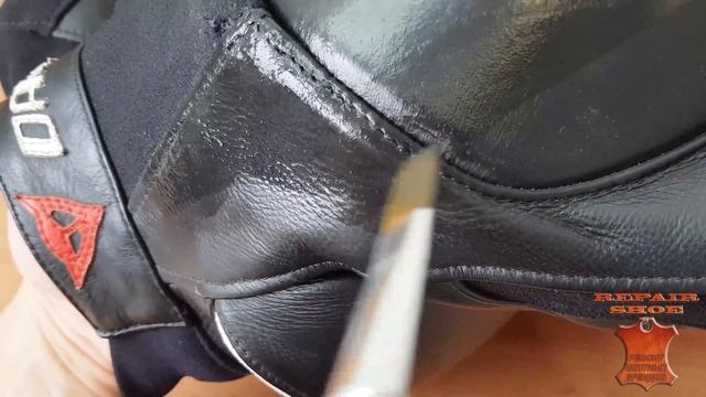 Ремонт и покраска кожаной мото куртки. Реставрация кожи экипировки смотреть онлайн