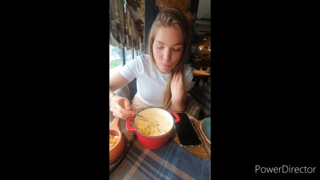 Камчатский краб, морской еж, гребешок. Мурманск ресторан Тундра. июнь 2022г. смотреть онлайн