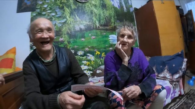 КУДА ТРАТИТ ПЕНСИЮ ДЕДУШКА? ссора из за денег //принес посылку. смотреть онлайн