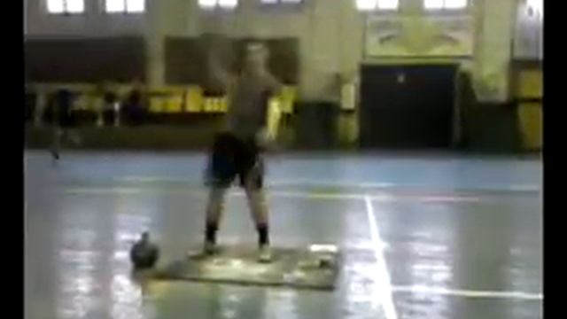 рывок гири 24кг 100раз одной рукой.flv