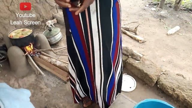 African Village Life || Green Soup || Authentic Ghanaian Fufu Manual Pounding Village Life Cooking!