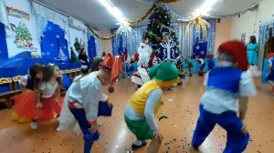 Шёл по Греции медведь. Песня. Шутка.