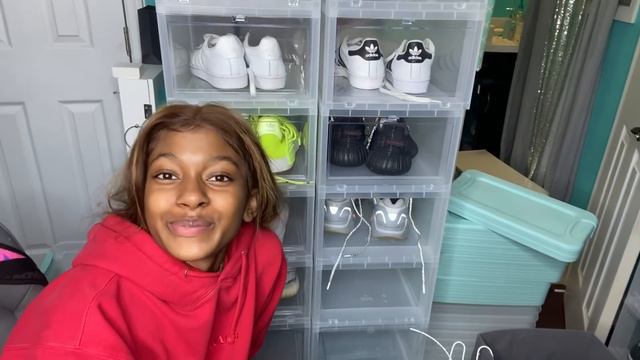 I SPENT OVER $700 TO BUILD THE ULTIMATE SNEAKER DISPLAY😱 смотреть онлайн