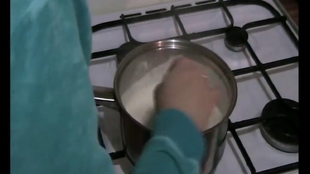 Торт с творожным кремом бананами и ягодами. Как украсить торт мастикой. Бисквитный торт. смотреть онлайн