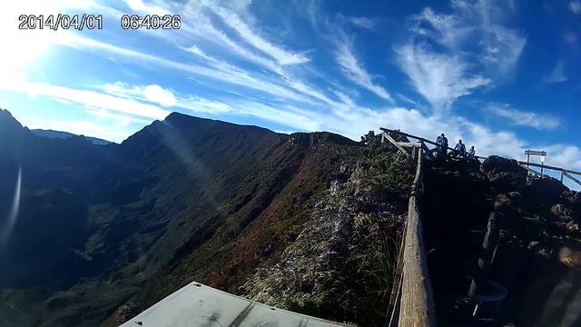 vue matinale du Maïdo sur le cirque de Mafate./RUN/ смотреть онлайн