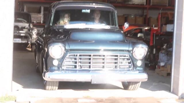 RESTOMOD - 1955 Chevy Truck! смотреть онлайн