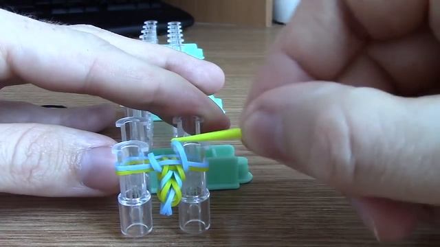 Простой, но эффектный браслет из резинок Loom Bands! Урок 1 смотреть онлайн
