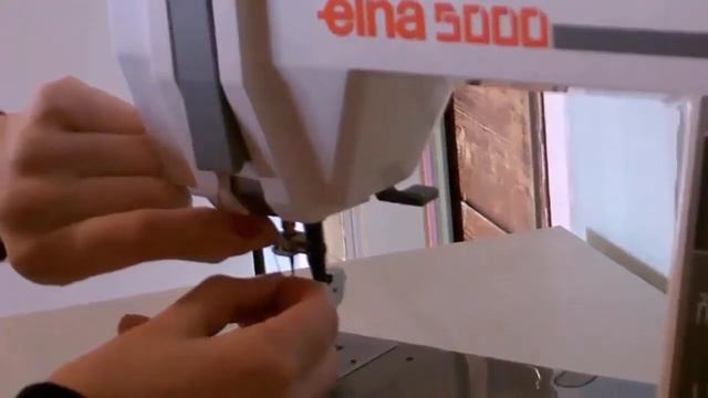 Tutoriel n°3: Mettre le fil de couture en place смотреть онлайн