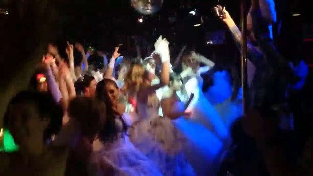 Парад невест 2016 в городе Каменск - уральский. Флешмоб в Cafe-Club JOY смотреть онлайн