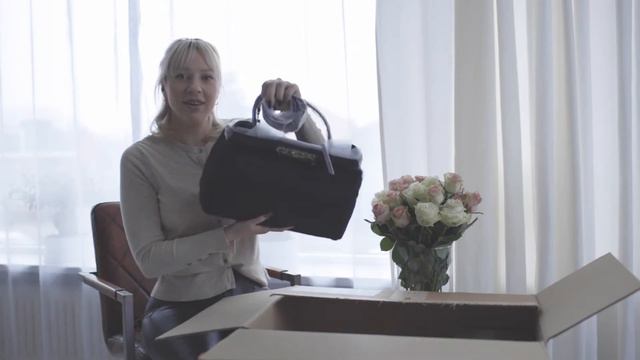 GUESS BIG UNBOXING | Lisa Seraph смотреть онлайн