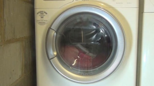 Electrolux Time Manager Washing Machine : Synthetics Super Quick Pre wash + Easy Iron (pt 1 of 6)