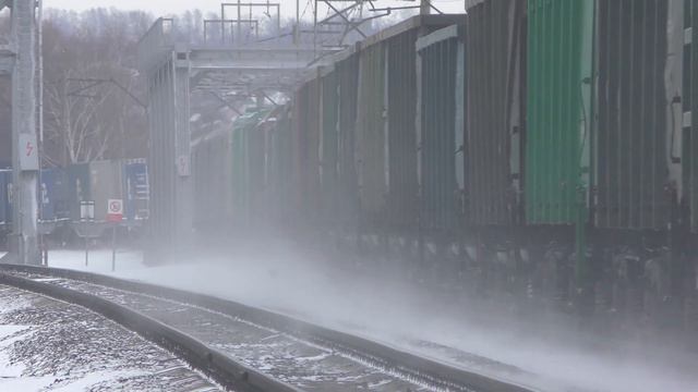 ВЛ80С-2484 с грузовым составом смотреть онлайн