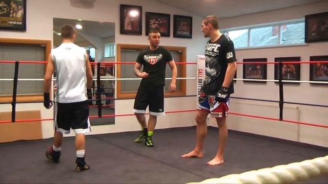 Ryan Burnett and Paul Sass test each other's reflexes смотреть онлайн