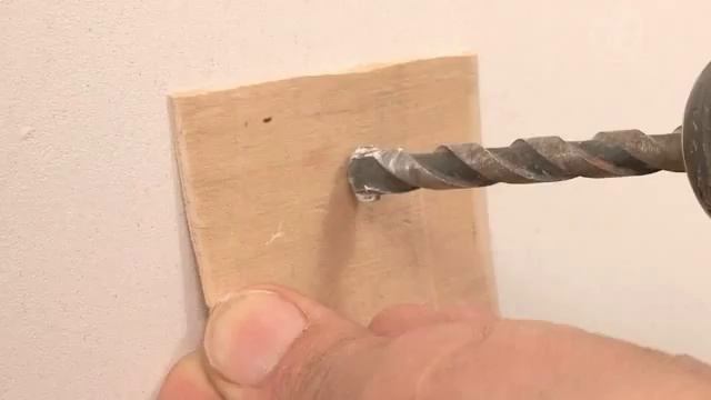 Как просверлить оштукатуренную стену. Маленькая хитрость смотреть онлайн