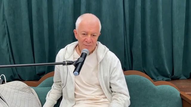 Заменять киртан и харинаму джапой - это проявление лени, малодушия - ЕМ Чайтанья Чандра Чаран прабх смотреть онлайн