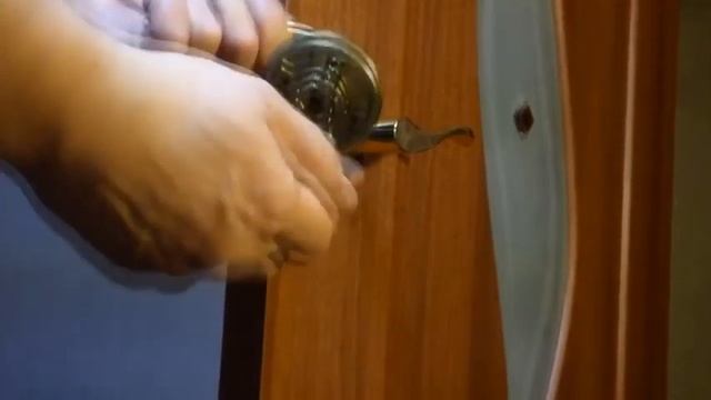 Установка ручки - замка в межкомнатную дверь смотреть онлайн