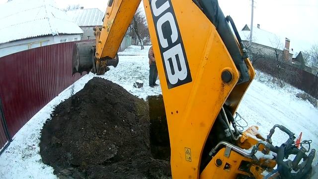 JCB 3CX. Подморозило, пробуем копать. ( JCB 3CX. It's freezing, trying to dig.) смотреть онлайн